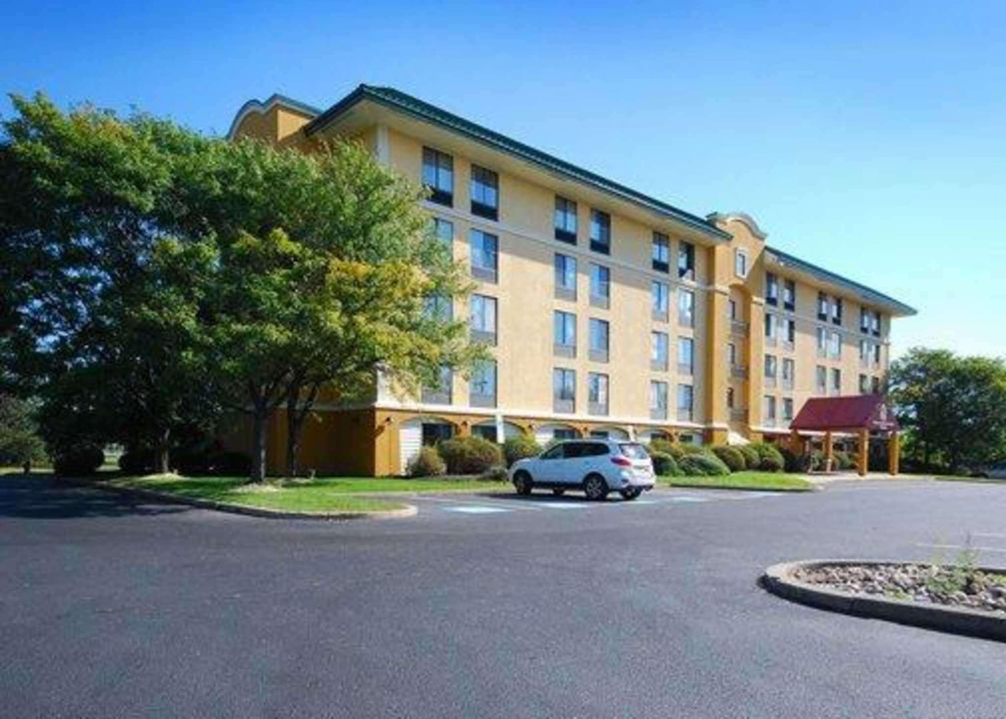 Quality Inn & Suites Bensalem Exterior foto