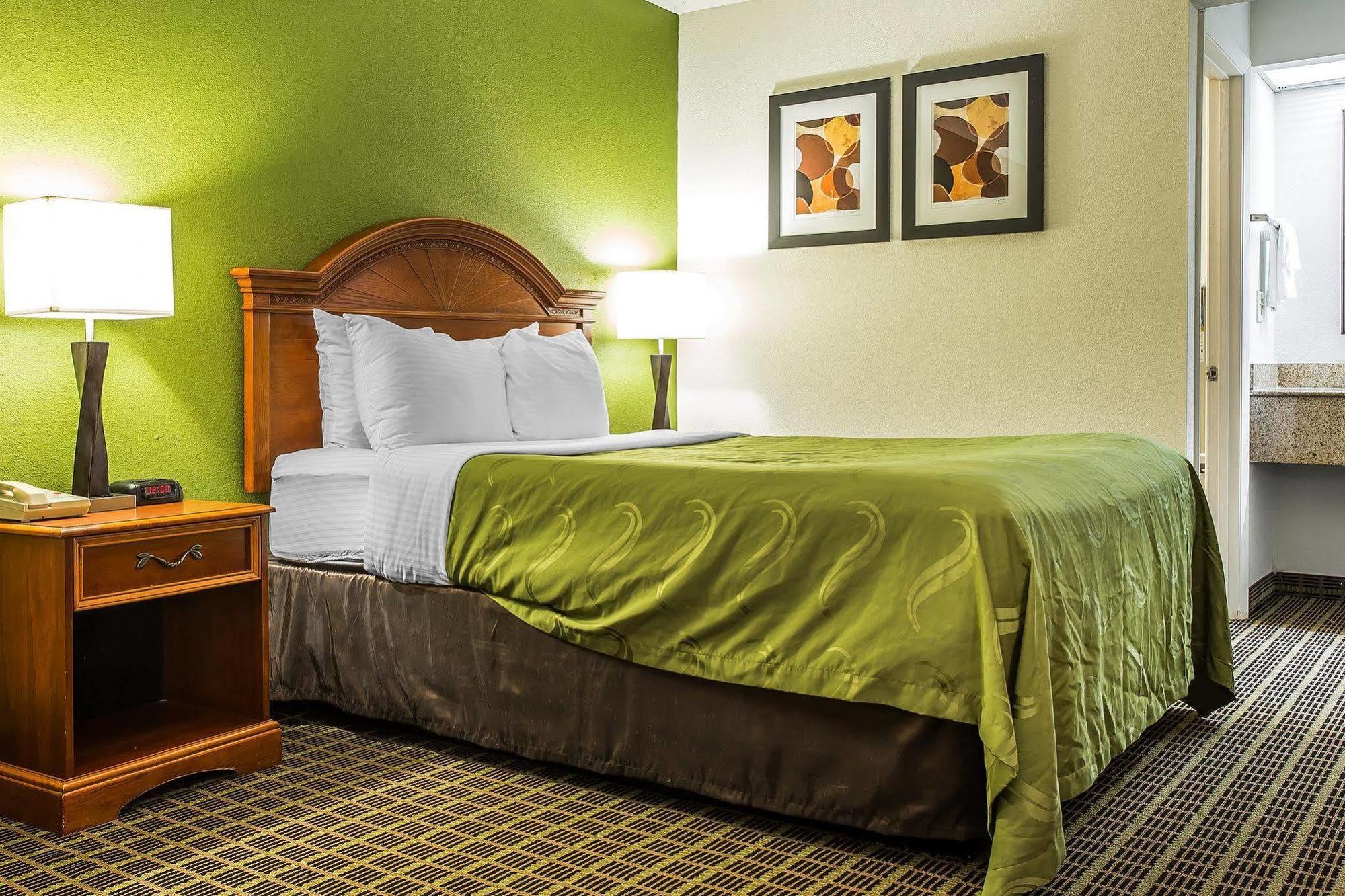 Quality Inn & Suites Bensalem Exterior foto