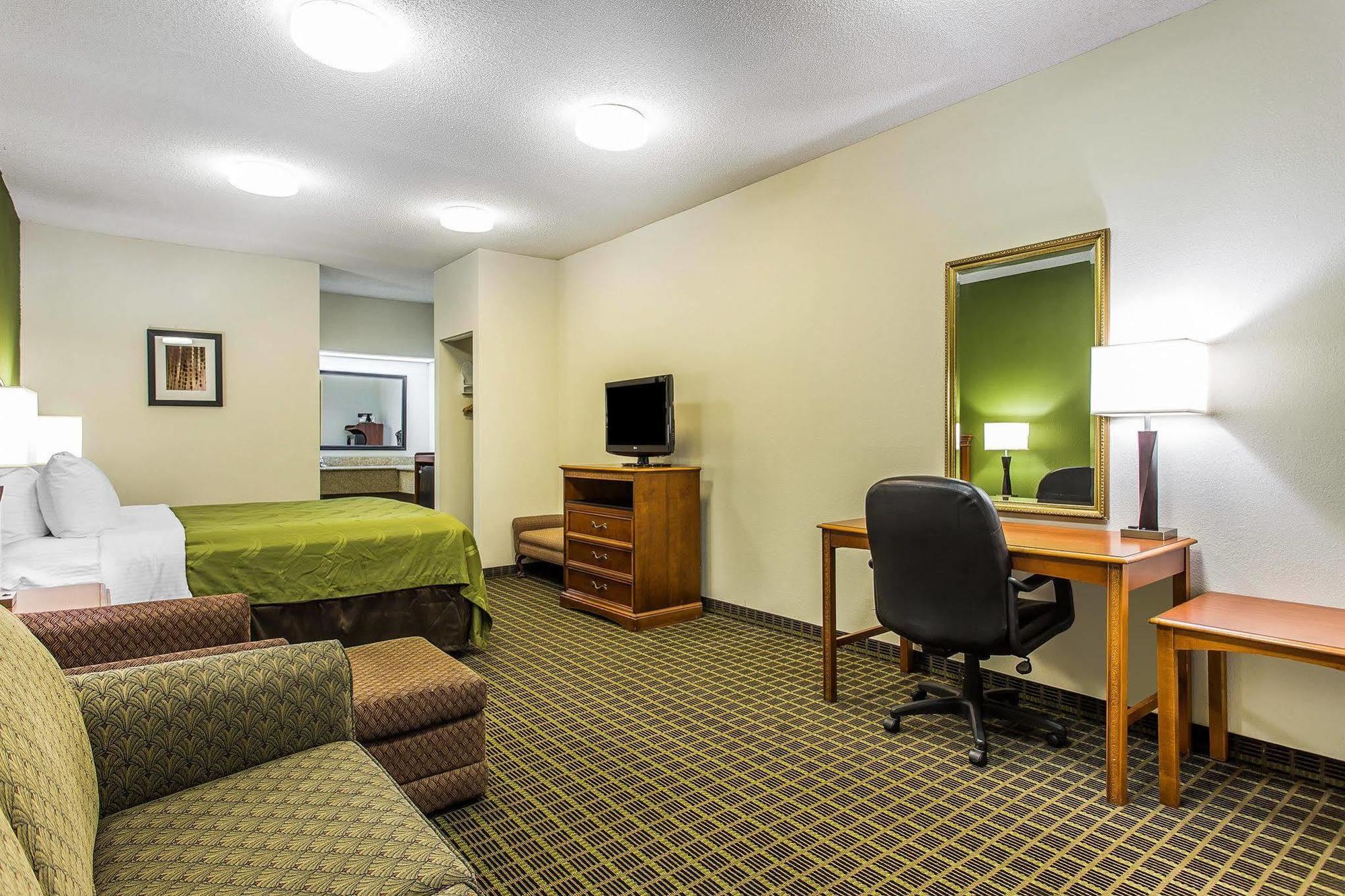 Quality Inn & Suites Bensalem Exterior foto